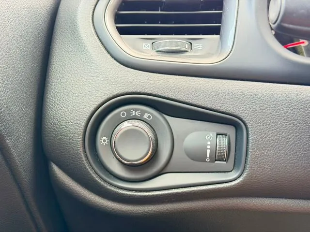 Jeep Renegade photo 18