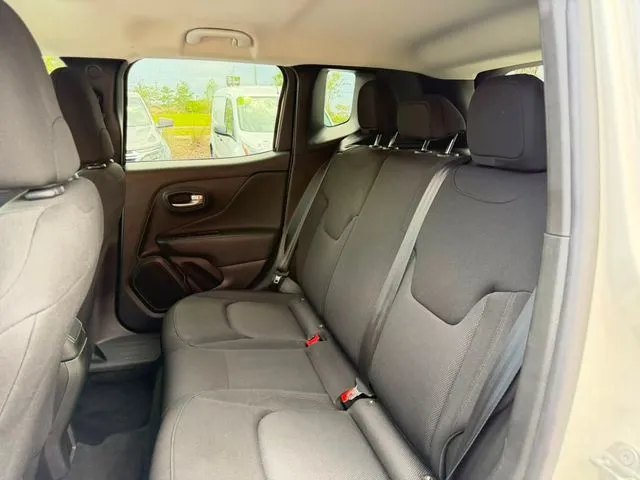 Jeep Renegade photo 30