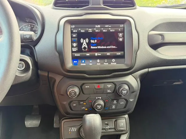 Jeep Renegade photo 24