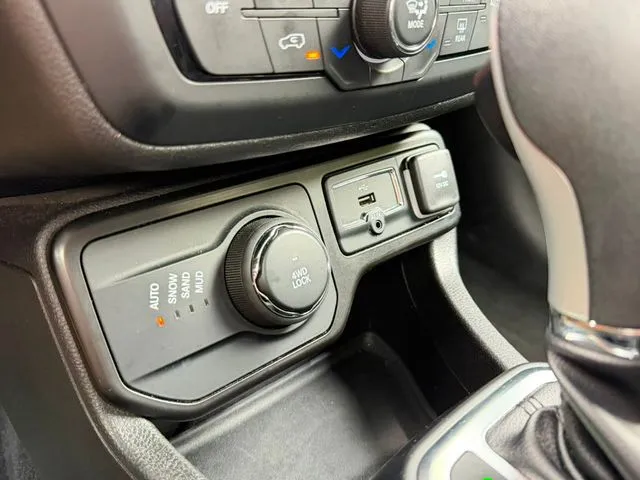 Jeep Renegade photo 26