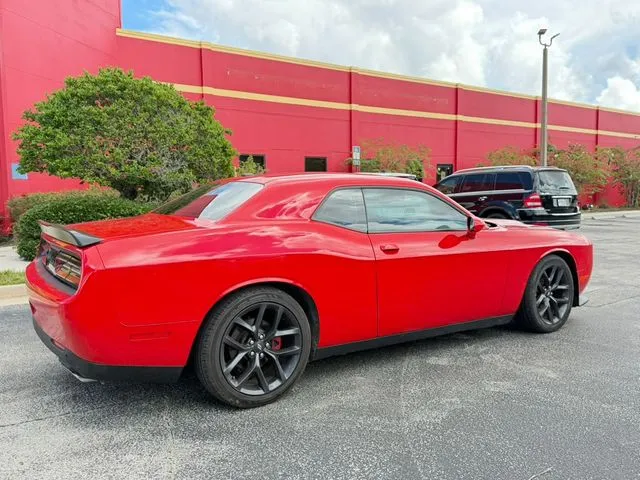 Dodge Challenger photo 7