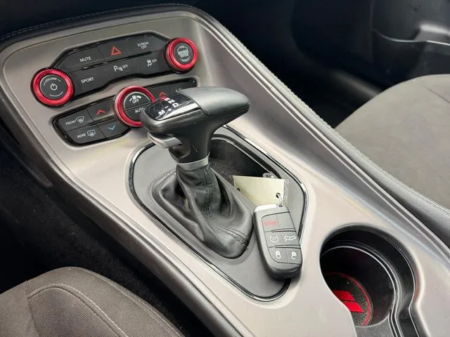Dodge Challenger photo 21