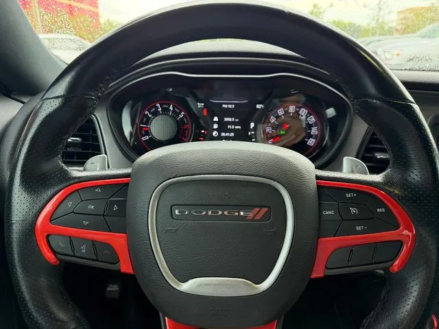 Dodge Challenger photo 11