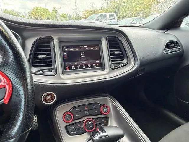 Dodge Challenger photo 19
