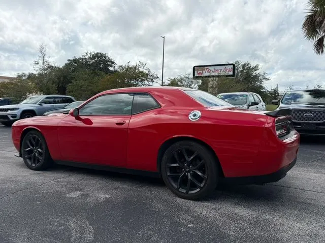 Dodge Challenger photo 8