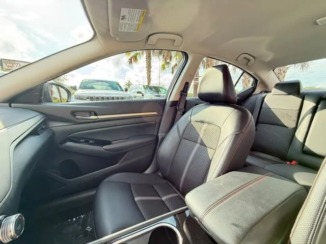 Nissan Altima photo 25