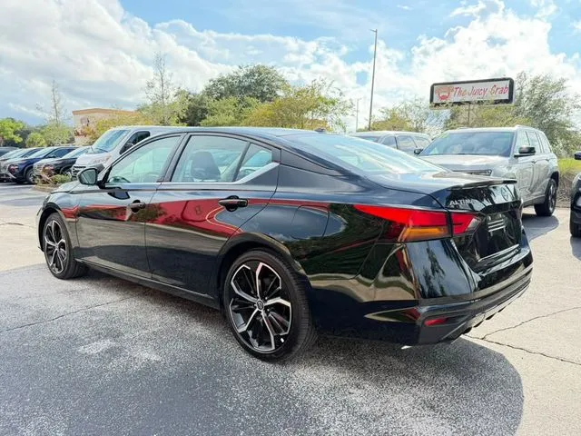 Nissan Altima photo 7