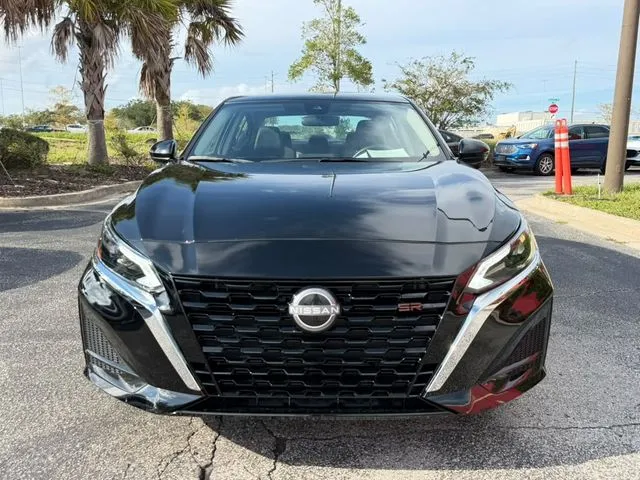 Nissan Altima photo 2