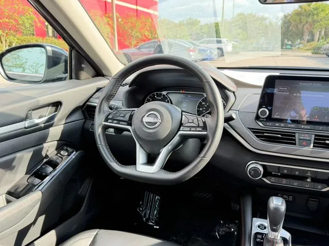 Nissan Altima photo 11
