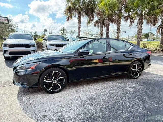 Nissan Altima photo 3