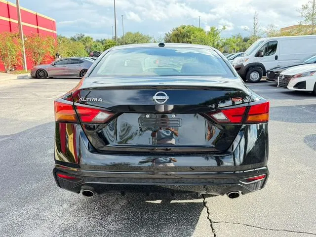 Nissan Altima photo 8