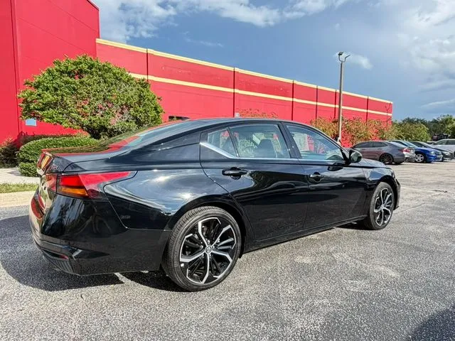 Nissan Altima photo 6