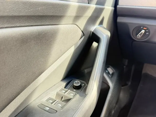 Volkswagen Jetta photo 23