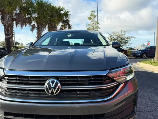 Volkswagen Jetta photo 3
