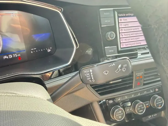 Volkswagen Jetta photo 19
