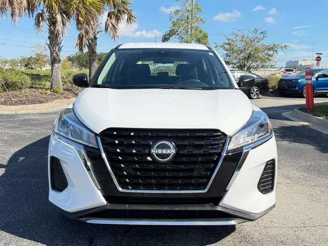 Nissan Kicks photo 2