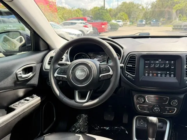 Jeep Compass photo 17