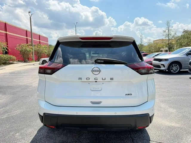 Nissan Rogue photo 8