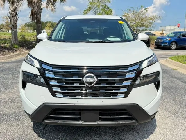Nissan Rogue photo 2