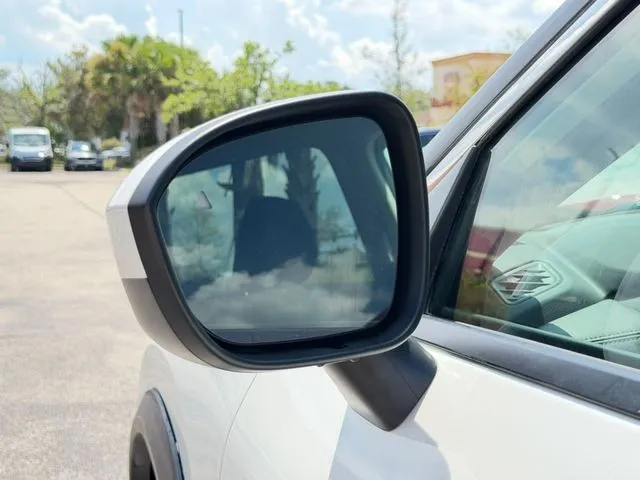 Nissan Rogue photo 12