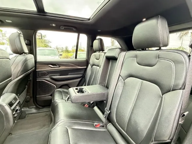 Jeep Grand Cherokee photo 27