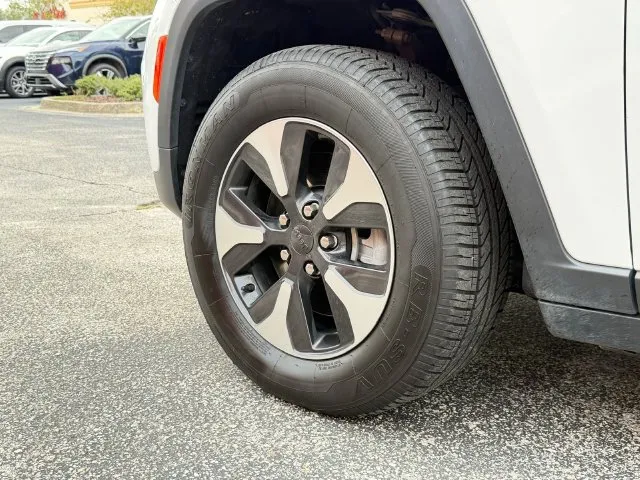 Jeep Grand Cherokee photo 10