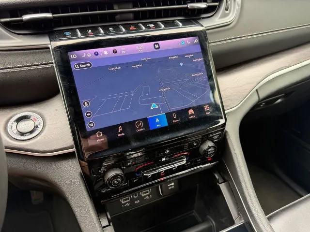 Jeep Grand Cherokee photo 23