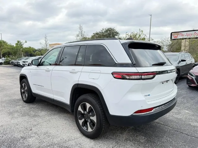 Jeep Grand Cherokee photo 7