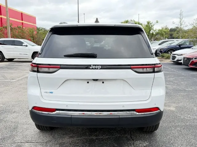 Jeep Grand Cherokee photo 8