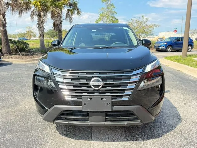 Nissan Rogue photo 2