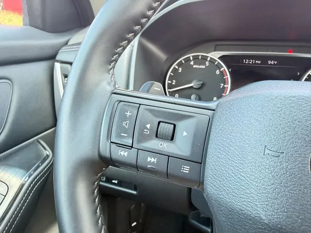 Nissan Rogue photo 18