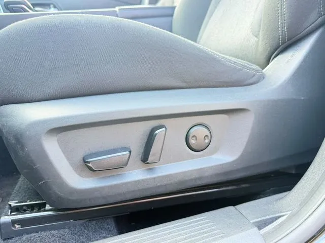 Nissan Rogue photo 23