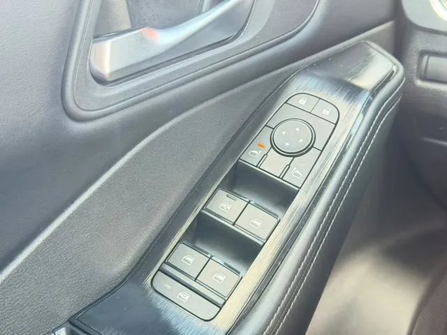 Nissan Rogue photo 14