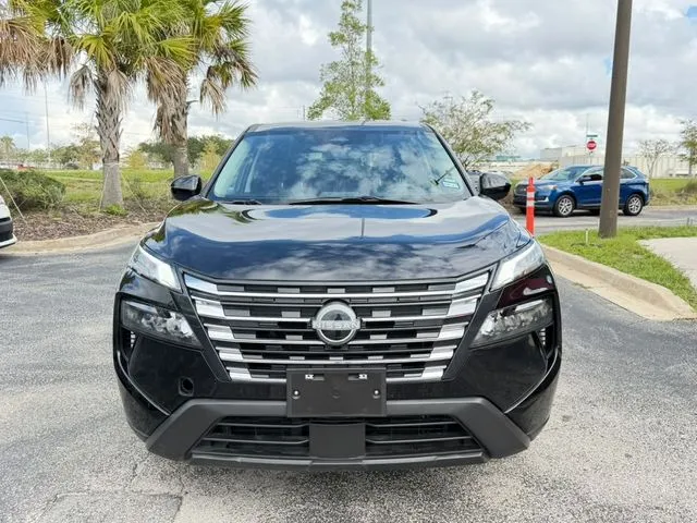 Nissan Rogue photo 2