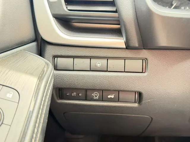 Nissan Rogue photo 14
