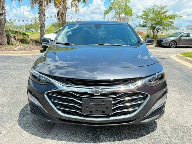 Chevrolet Malibu photo 2