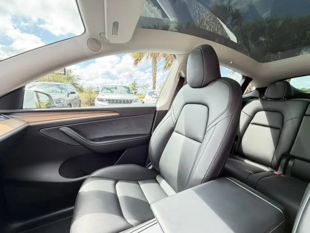 Tesla Model Y photo 24