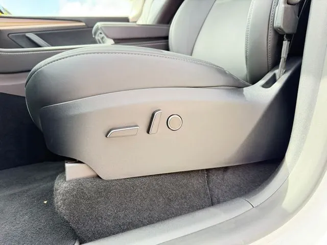 Tesla Model Y photo 23
