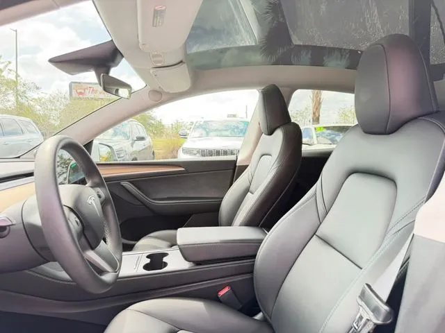 Tesla Model Y photo 22