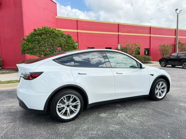 Tesla Model Y photo 6