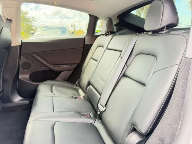 Tesla Model Y photo 27