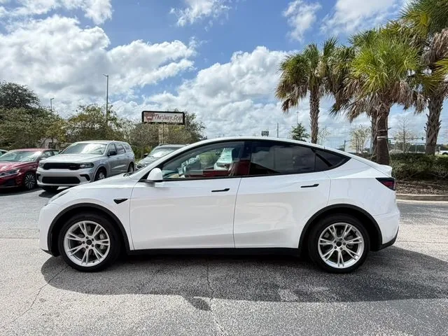 Tesla Model Y photo 5