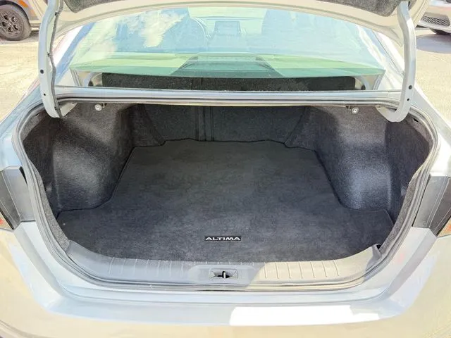 Nissan Altima photo 9