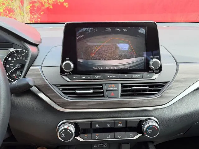 Nissan Altima photo 20