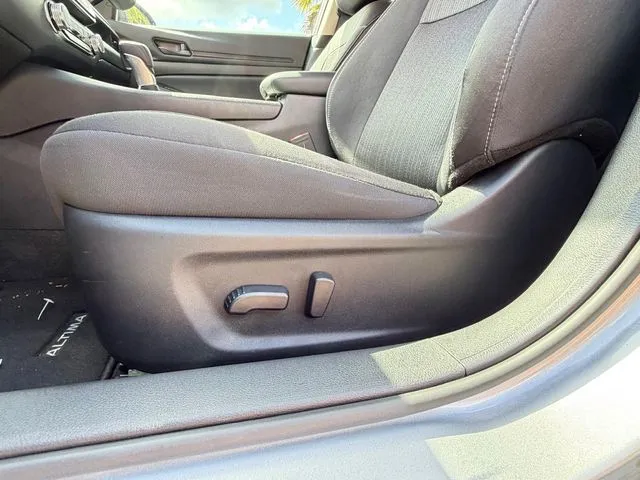 Nissan Altima photo 22
