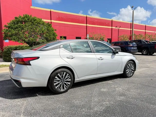 Nissan Altima photo 6