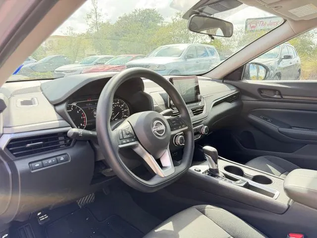 Nissan Altima photo 24