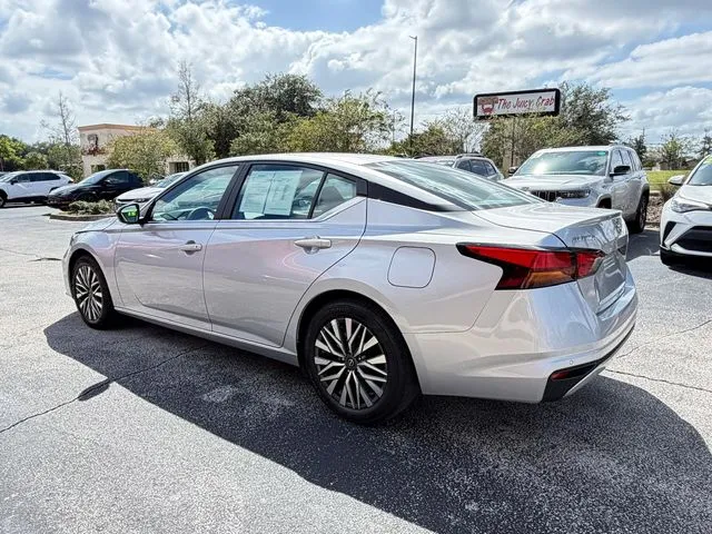 Nissan Altima photo 7
