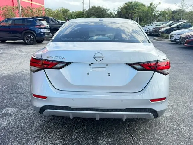 Nissan Sentra photo 8