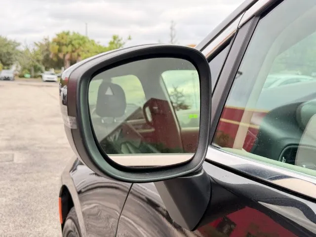 Chrysler Pacifica photo 12